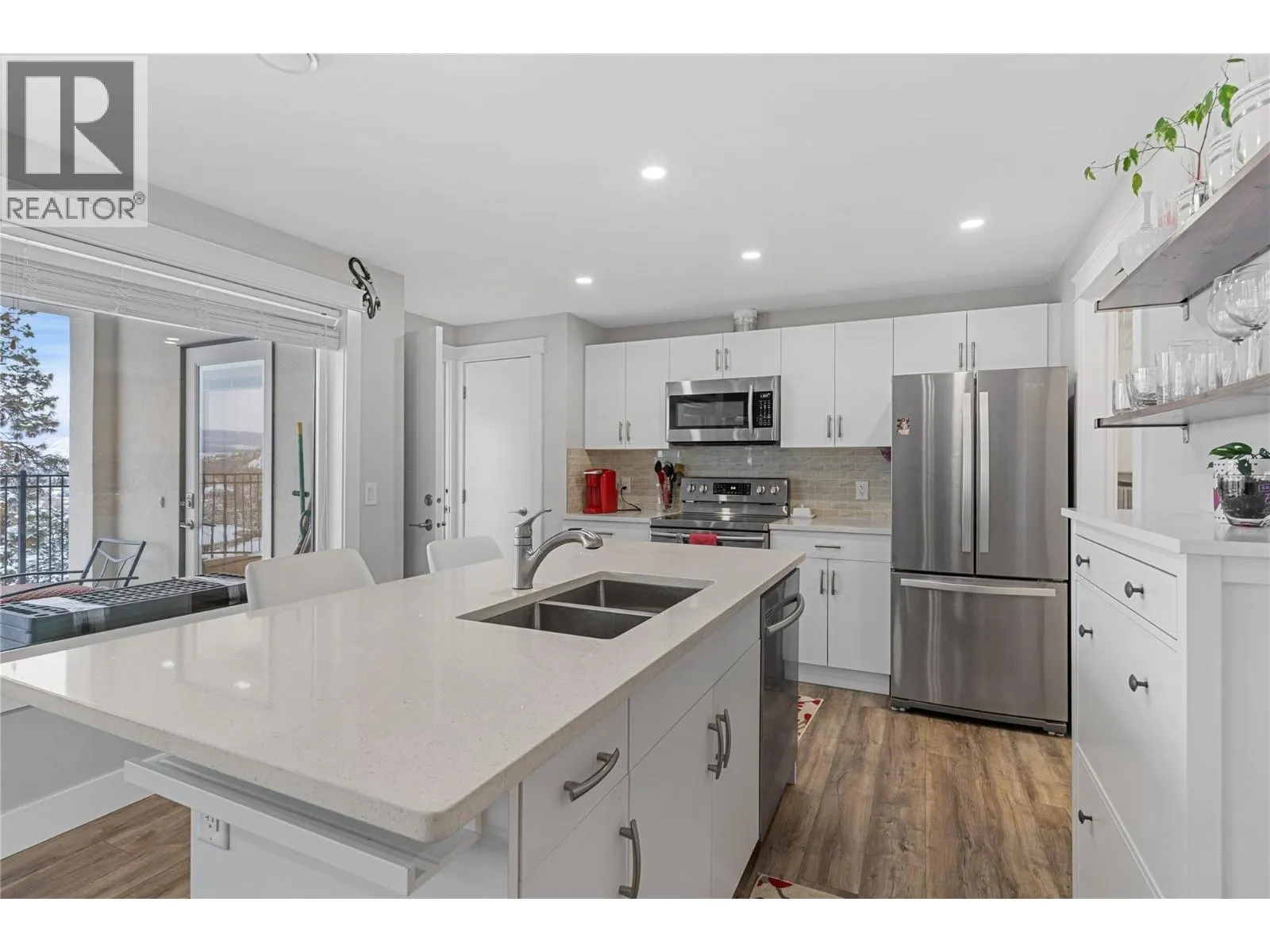 1325 Sladen Crescent