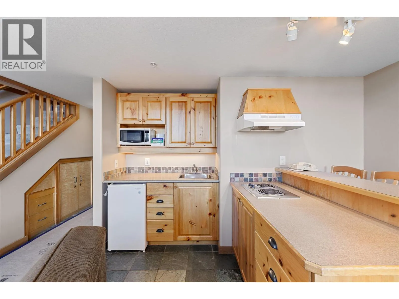 5335 Big White Road Unit# 206