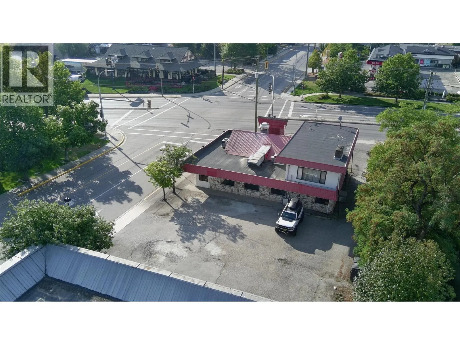 21 & 61 Shuswap Street NW
