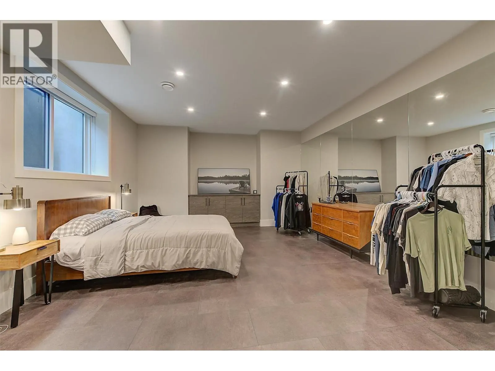 1612 Vincent Place
