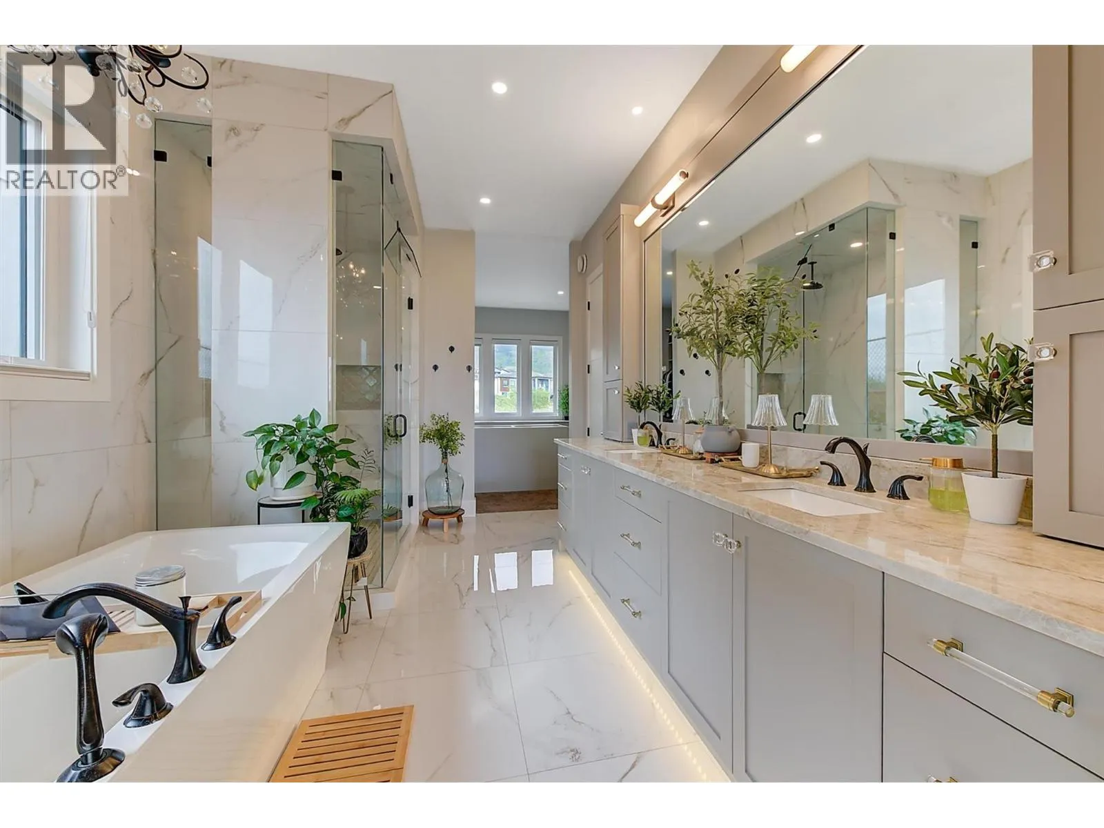 1612 Vincent Place