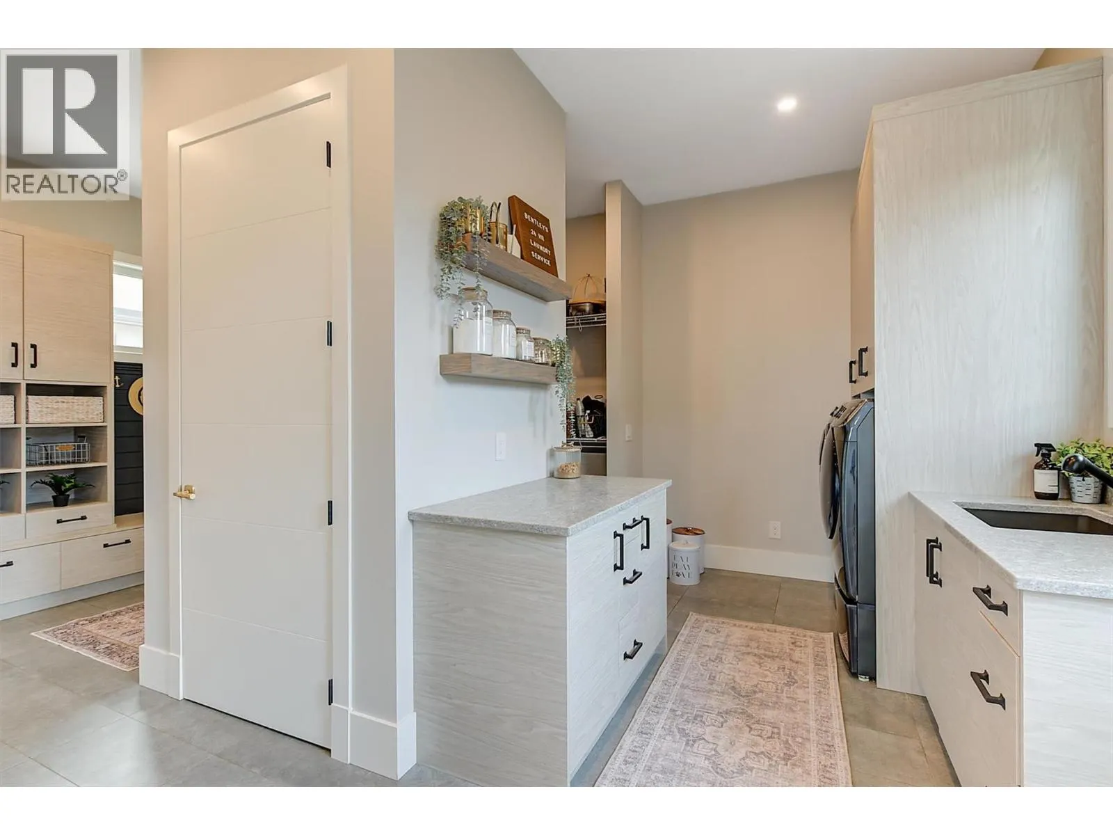 1612 Vincent Place