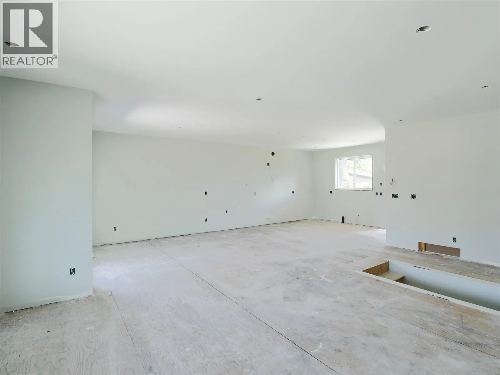 1770 35 Street NE