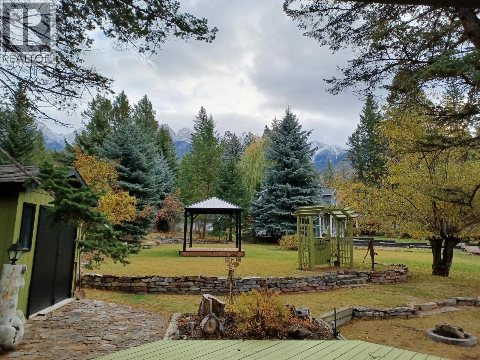4905 MEADOWS Crescent