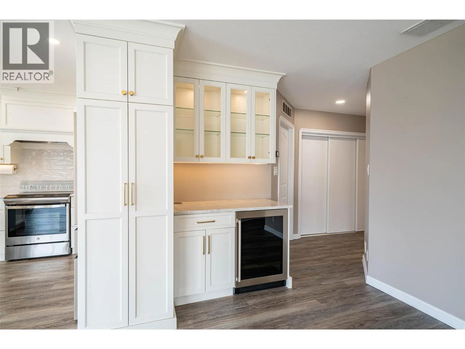 6805 COTTONWOOD Drive Unit# 300