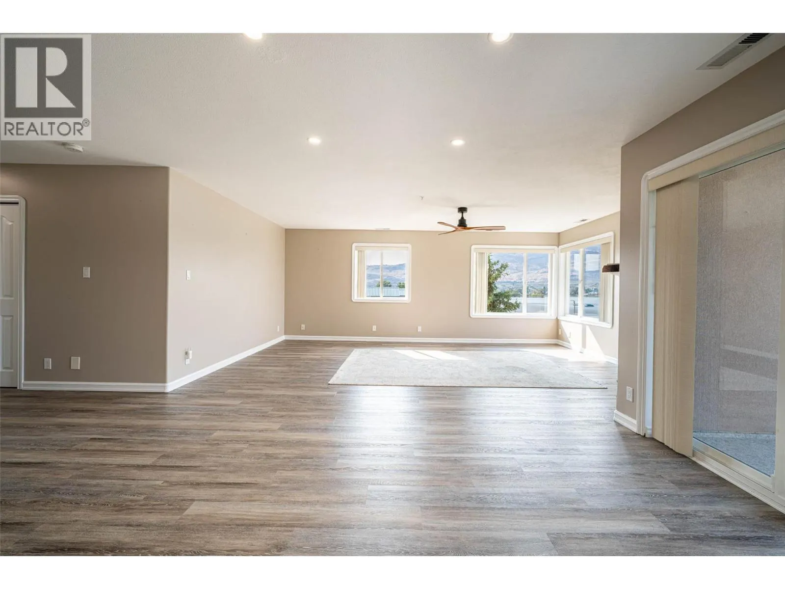 6805 COTTONWOOD Drive Unit# 300