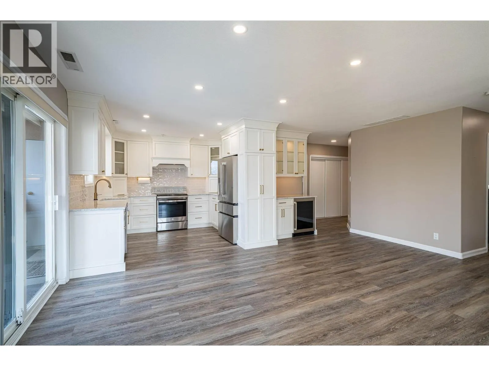 6805 COTTONWOOD Drive Unit# 300