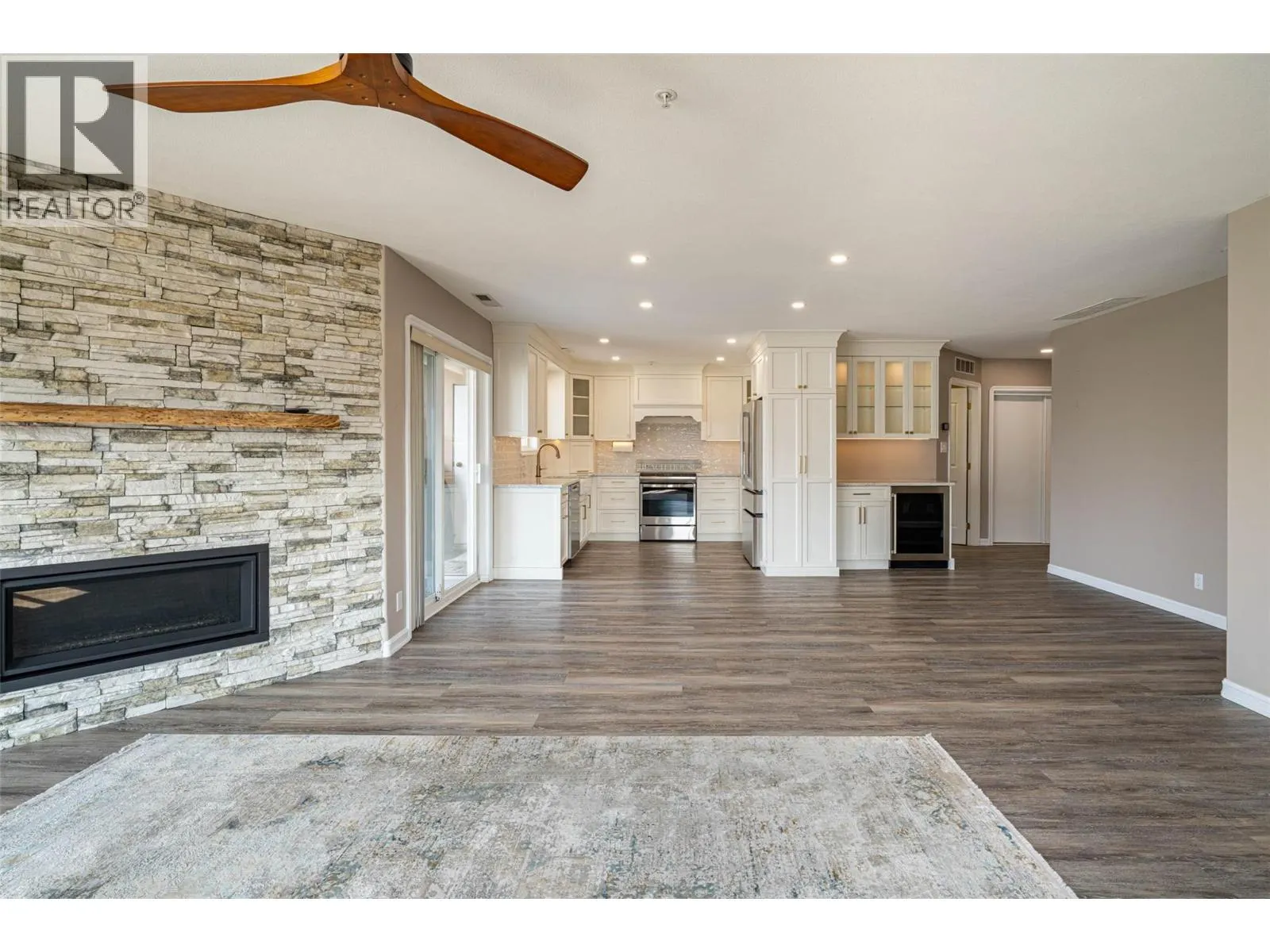 6805 COTTONWOOD Drive Unit# 300