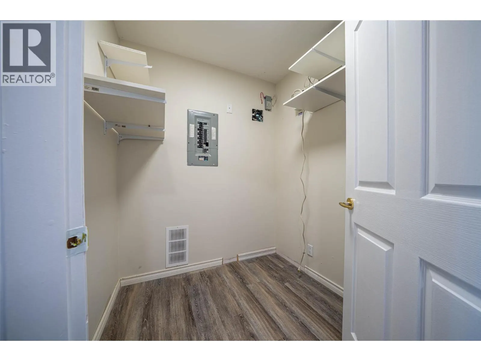 6805 COTTONWOOD Drive Unit# 300