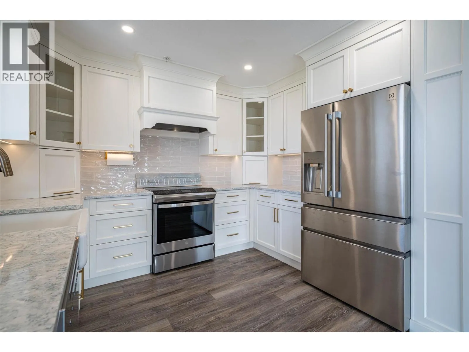 6805 COTTONWOOD Drive Unit# 300