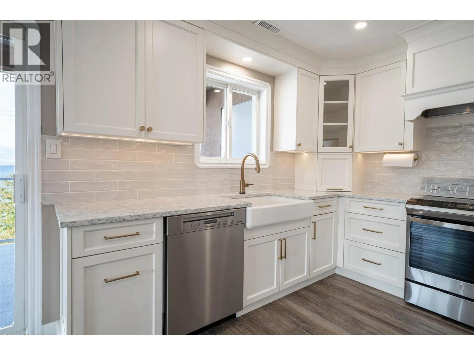 6805 COTTONWOOD Drive Unit# 300