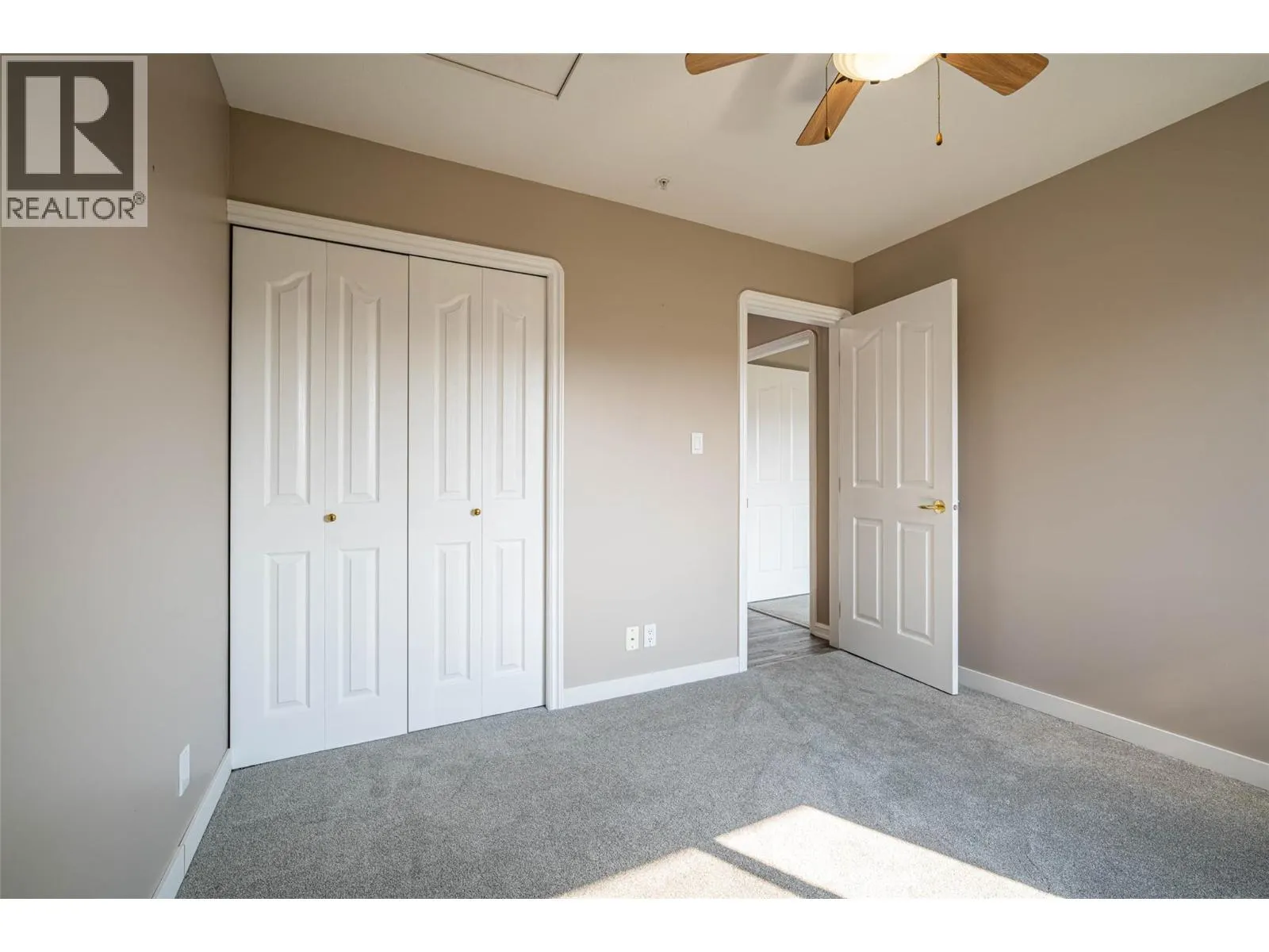 6805 COTTONWOOD Drive Unit# 300