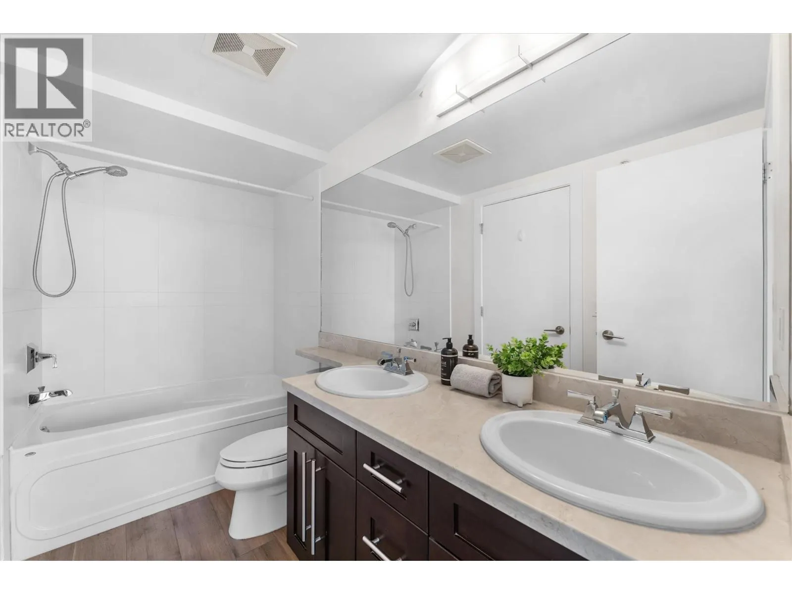 1075 Sunset Drive Unit# 1404