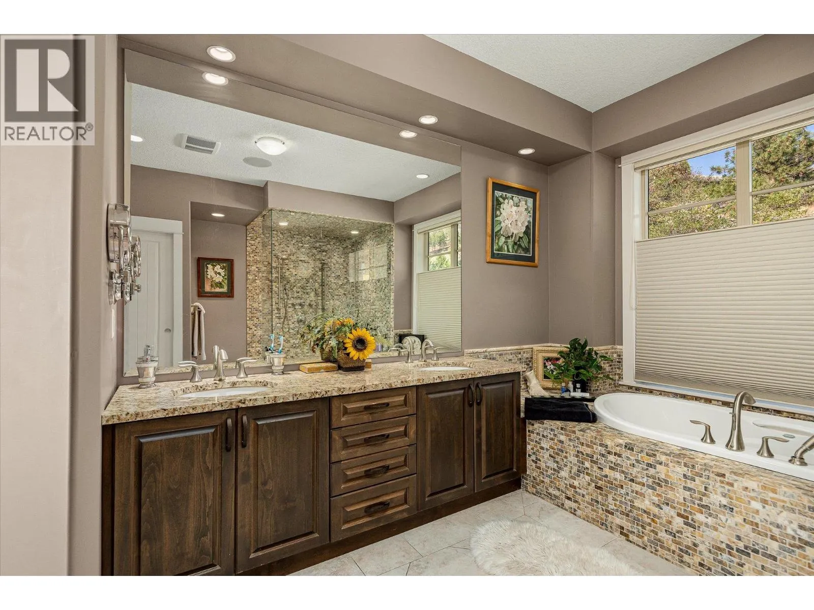 5165 Trepanier Bench Road Unit# 205