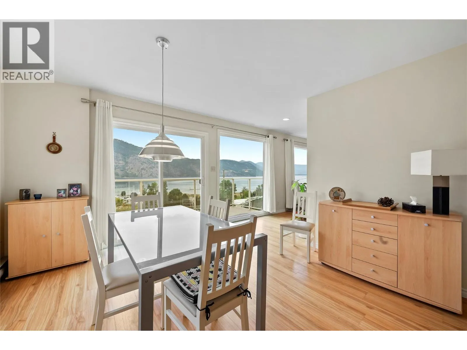 1225 Bay Drive