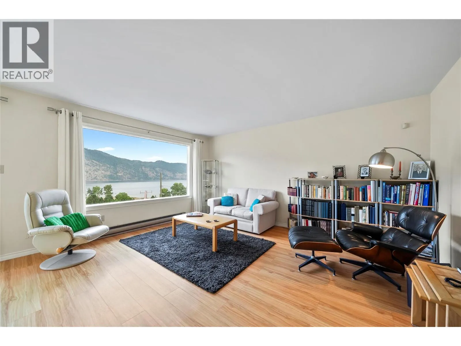 1225 Bay Drive