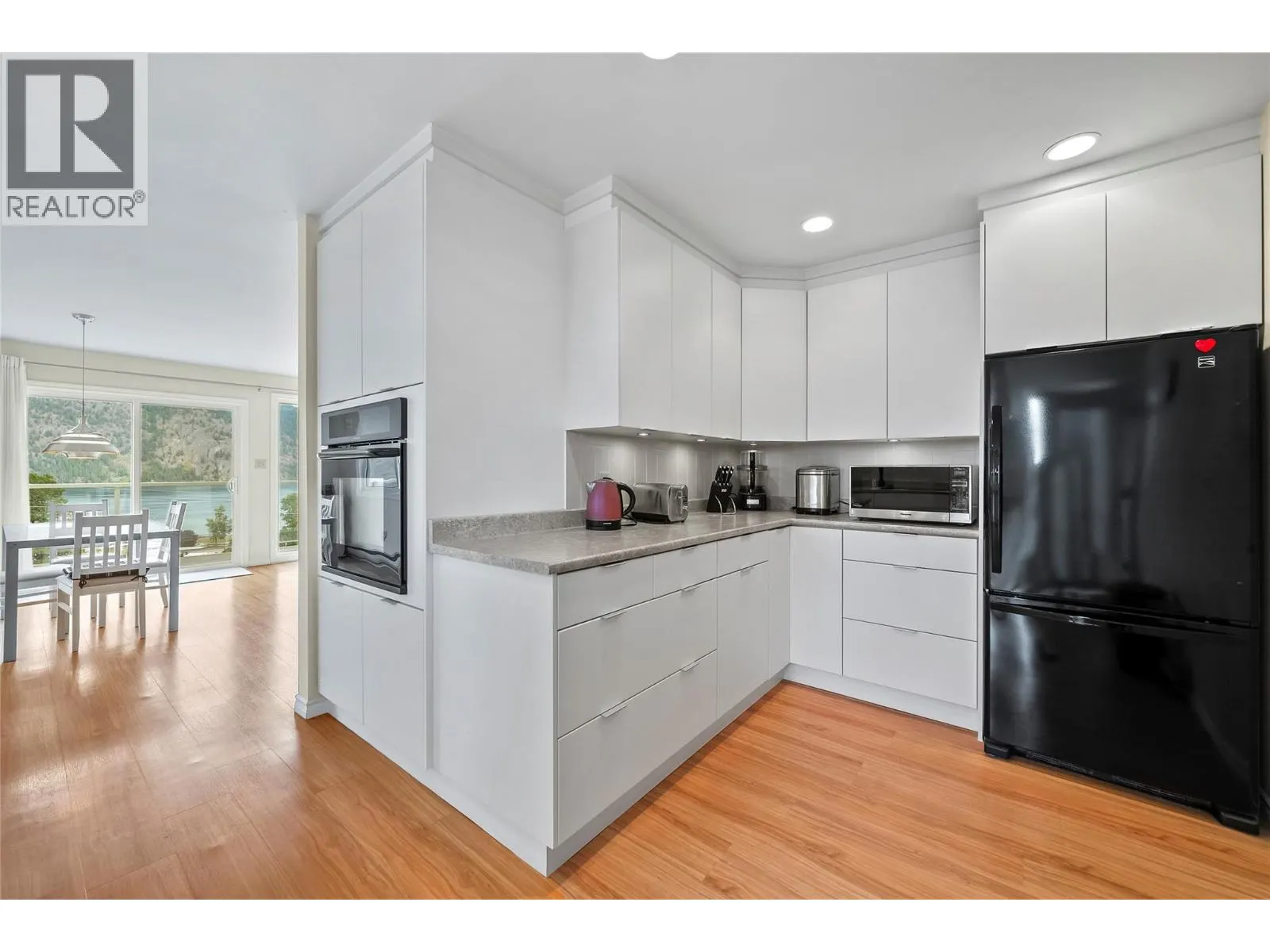 1225 Bay Drive