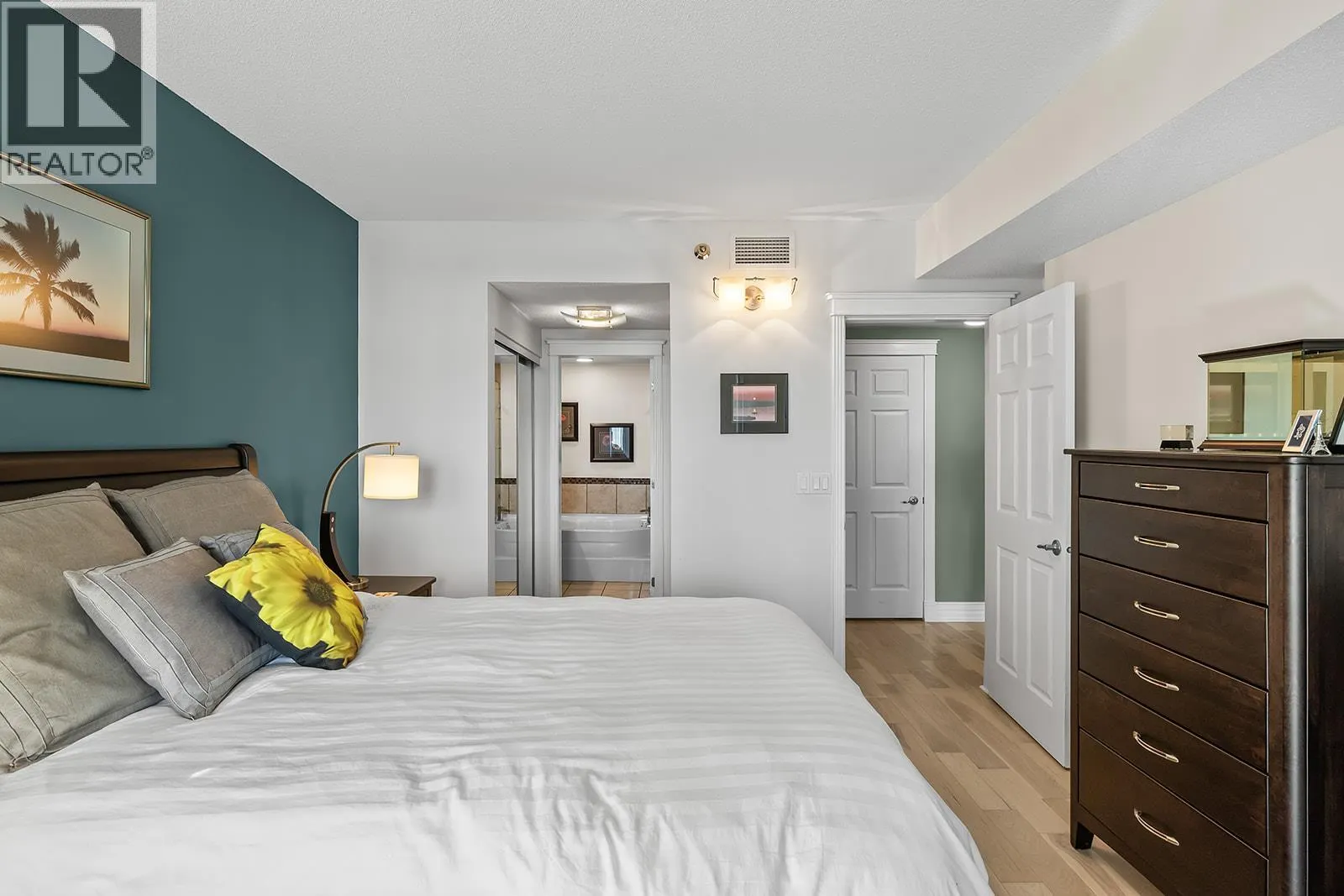 1152 Sunset Drive Unit# 903