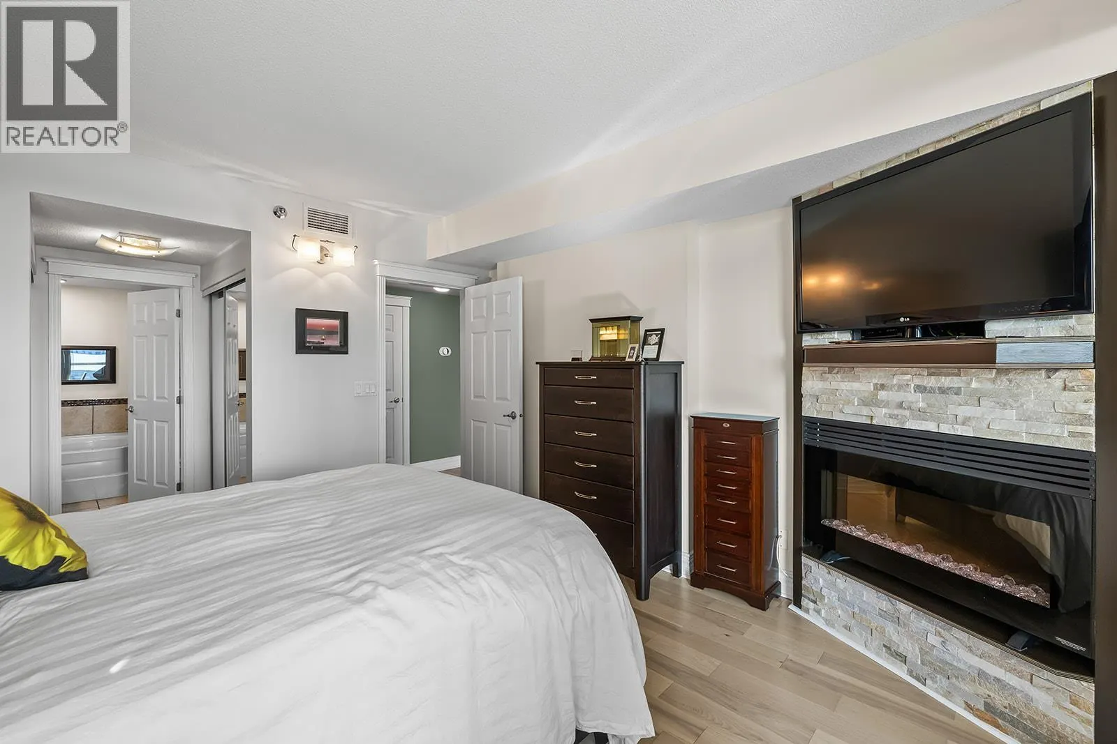 1152 Sunset Drive Unit# 903