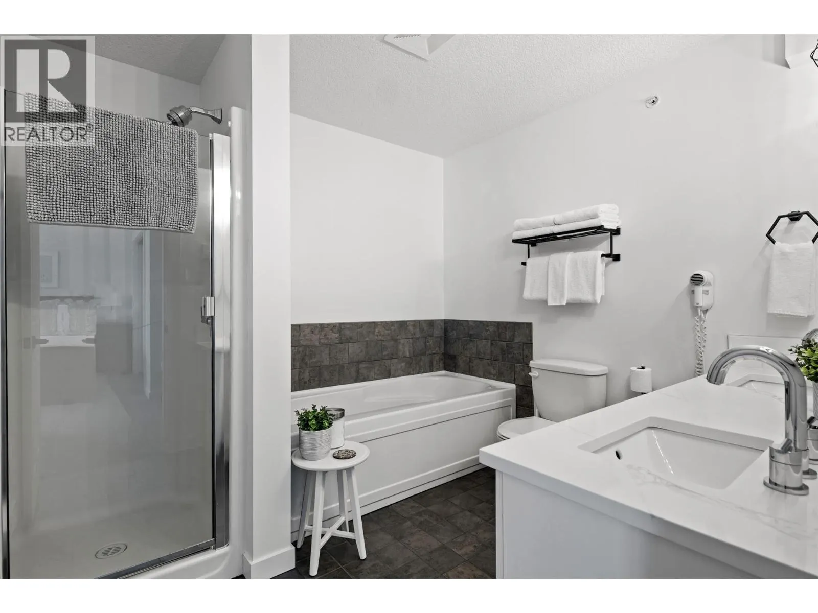 2070 SUMMIT Drive Unit# 511