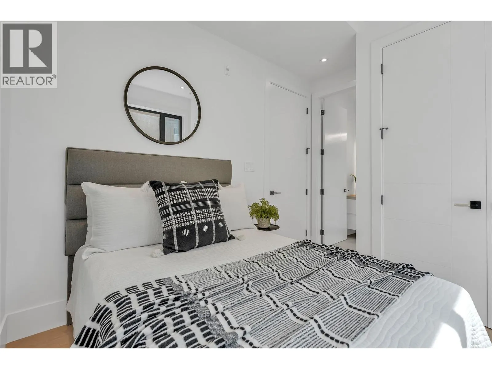 602 Lakeshore Drive Unit# 202