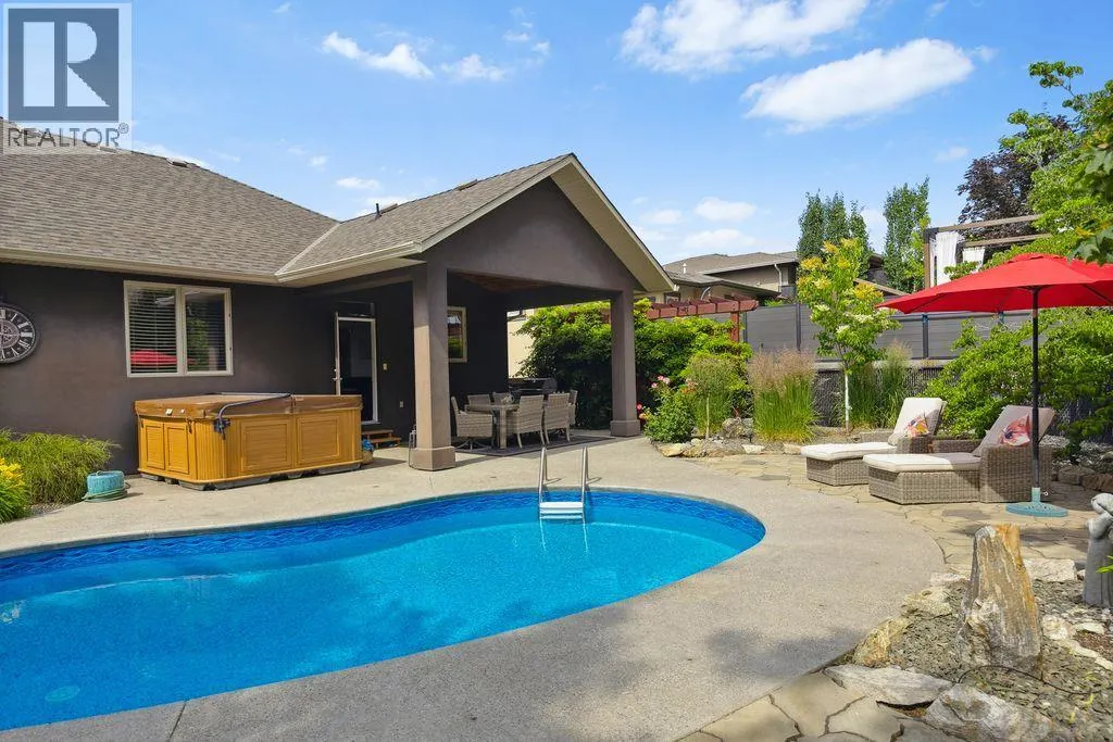 839 Clarance Avenue