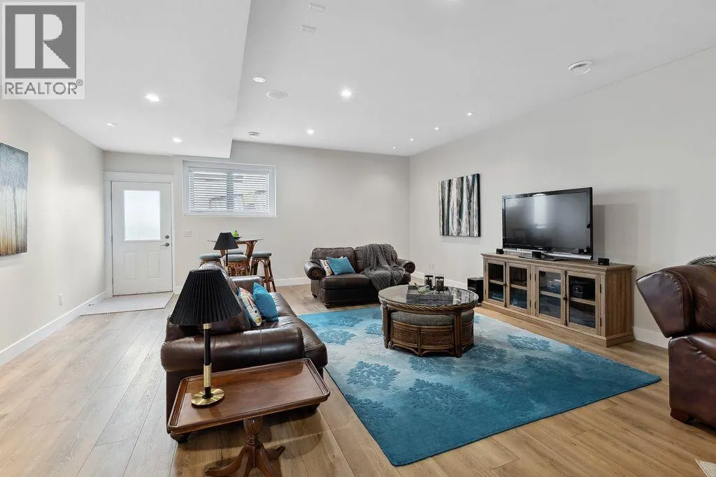 839 Clarance Avenue