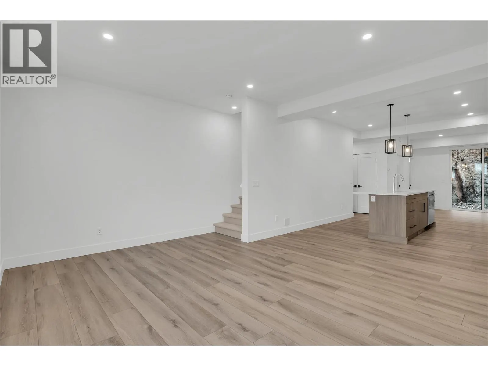 2835 Canyon Crest Drive Unit# 13