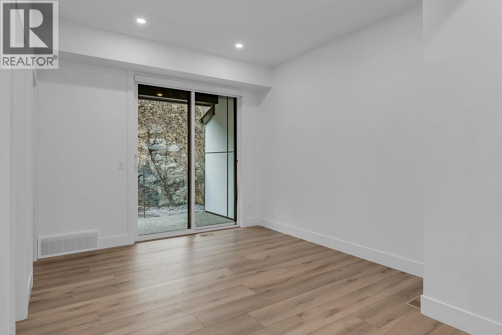 2835 Canyon Crest Drive Unit# 12