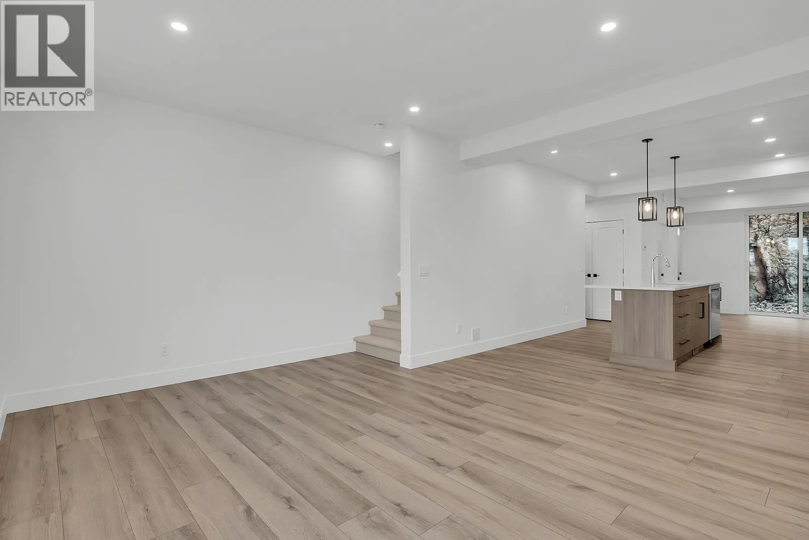 2835 Canyon Crest Drive Unit# 12
