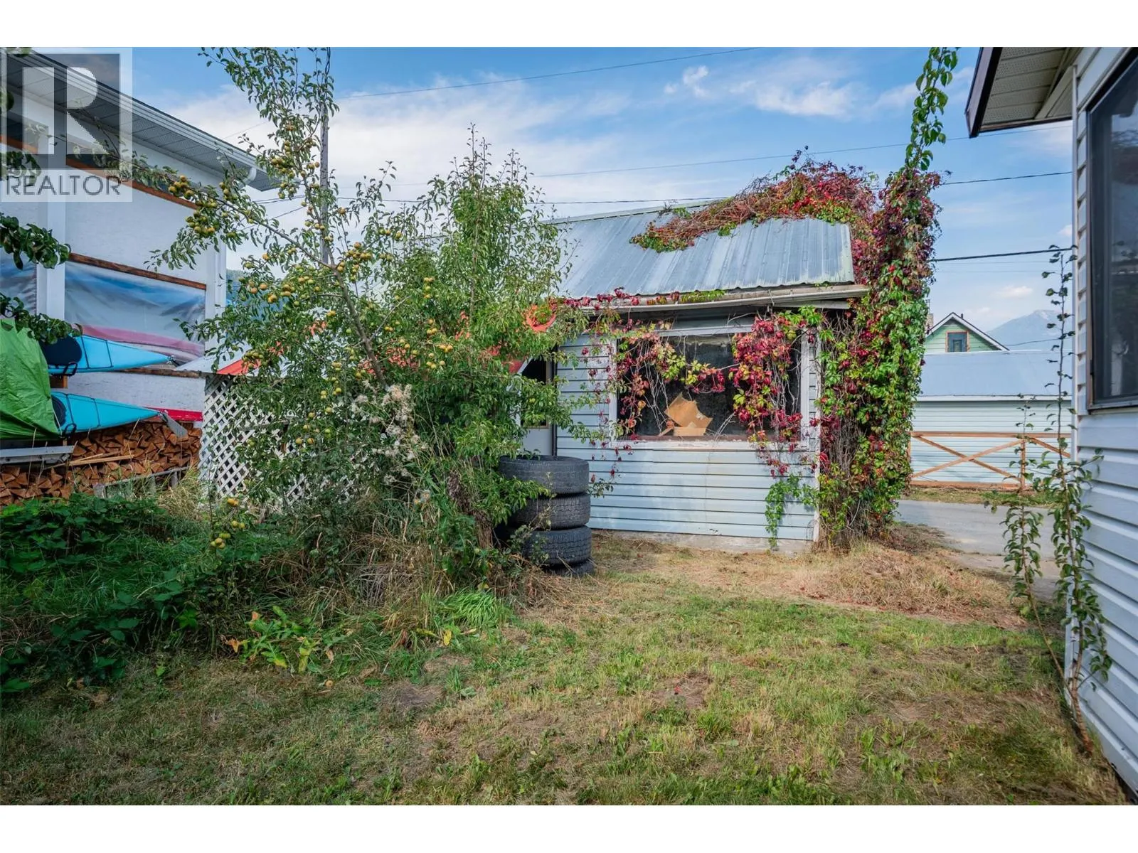 320 RIVER Lane
