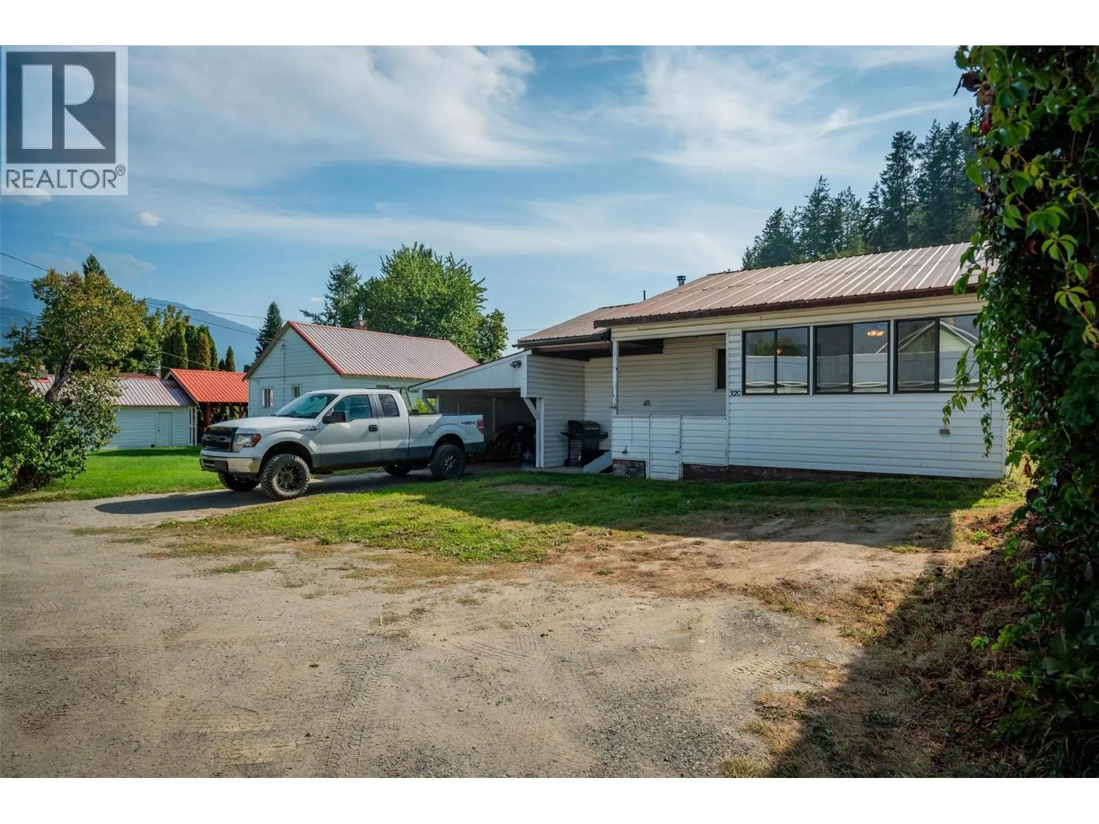 320 RIVER Lane