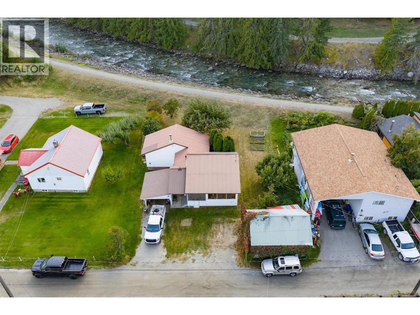320 RIVER Lane