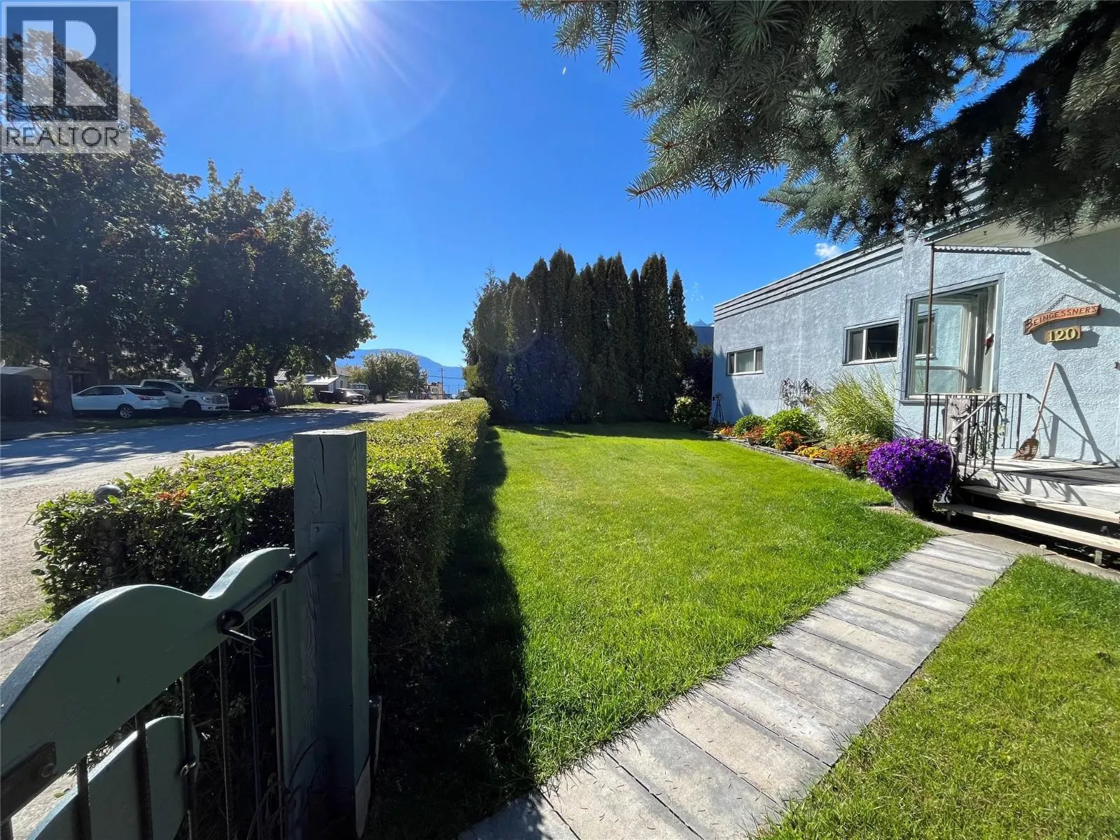 120 4th Avenue NW