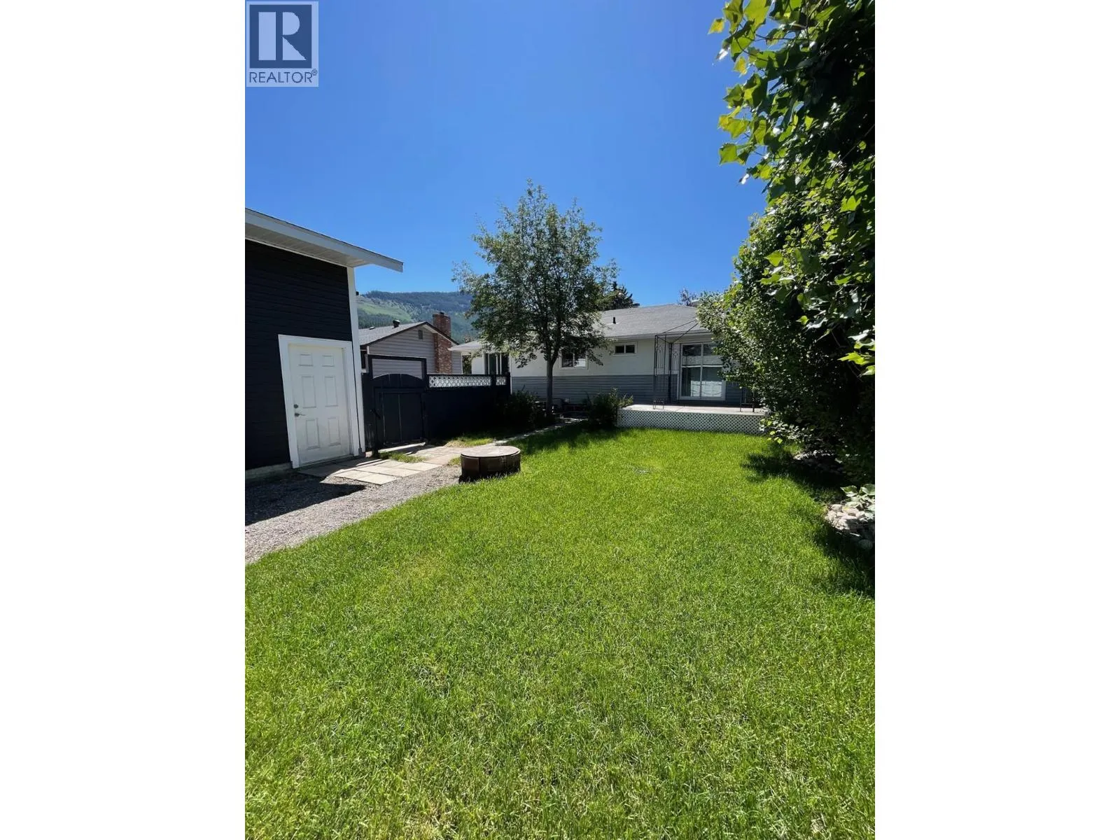 465 WHITE BIRCH Crescent
