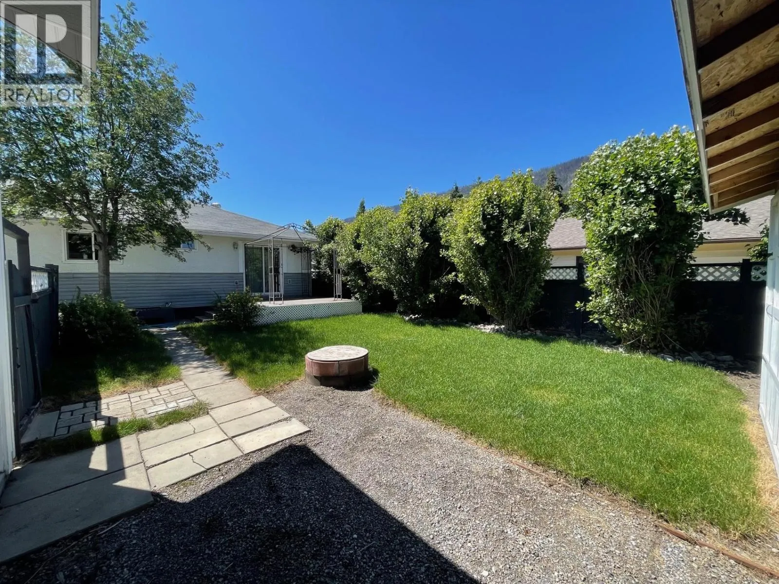 465 WHITE BIRCH Crescent