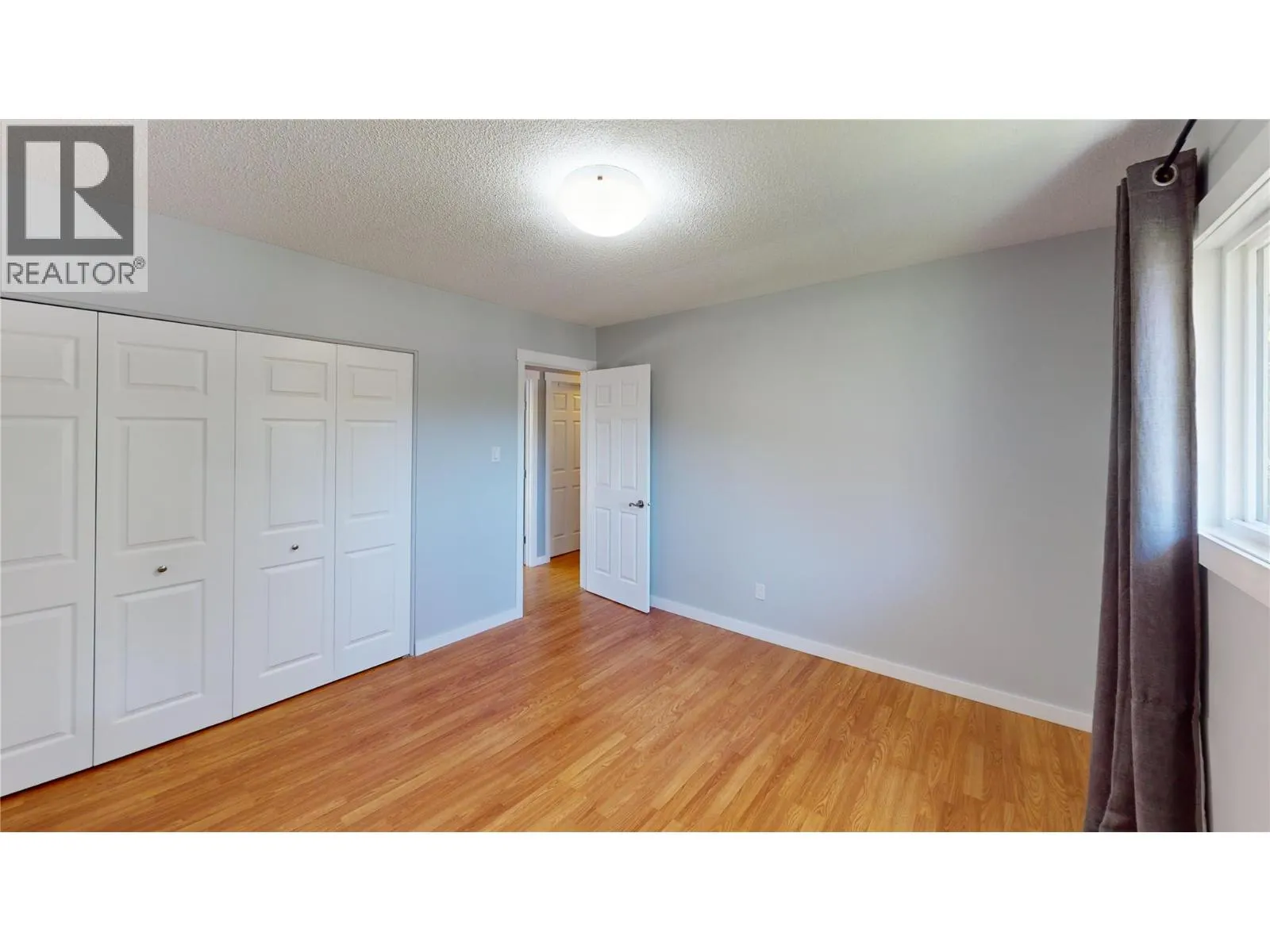465 WHITE BIRCH Crescent