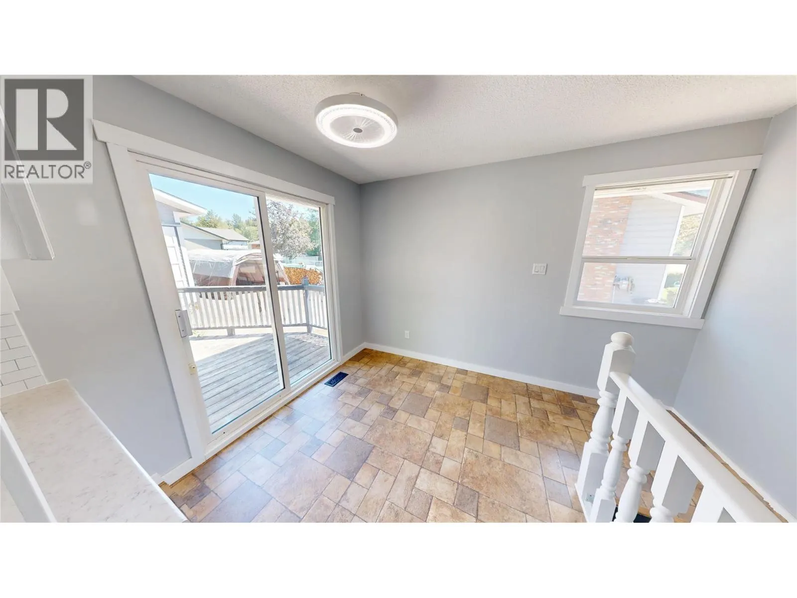 465 WHITE BIRCH Crescent