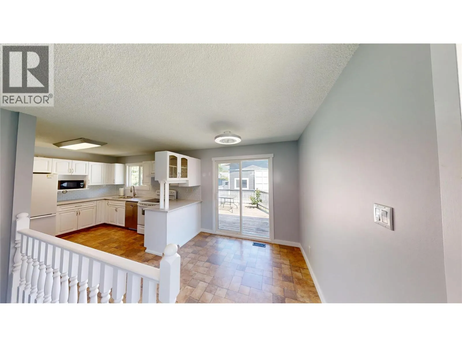 465 WHITE BIRCH Crescent