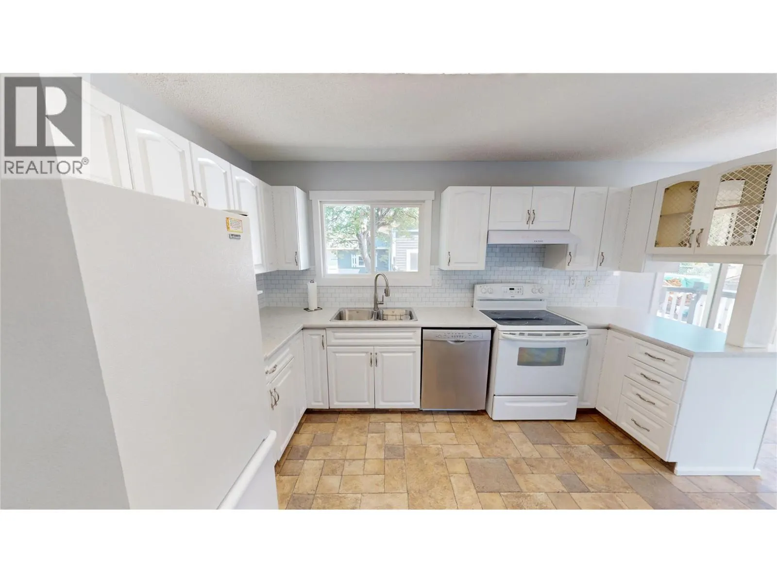 465 WHITE BIRCH Crescent