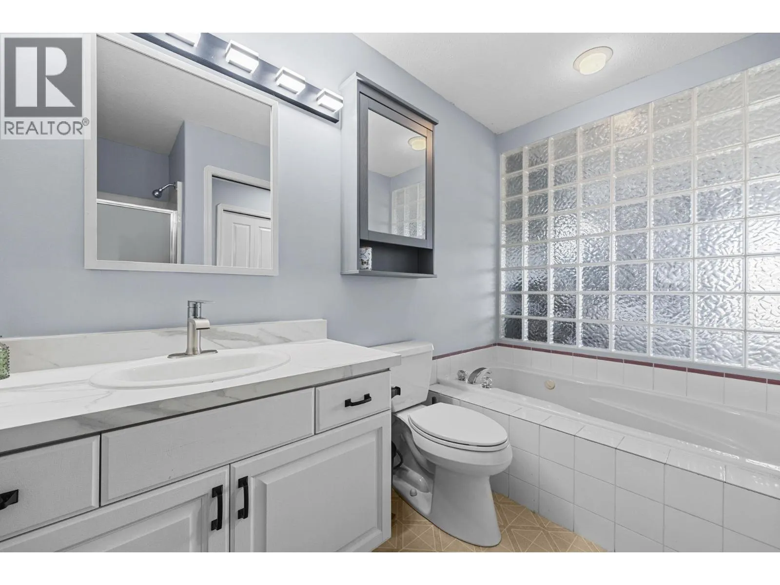 303 Regent Avenue Unit# 27