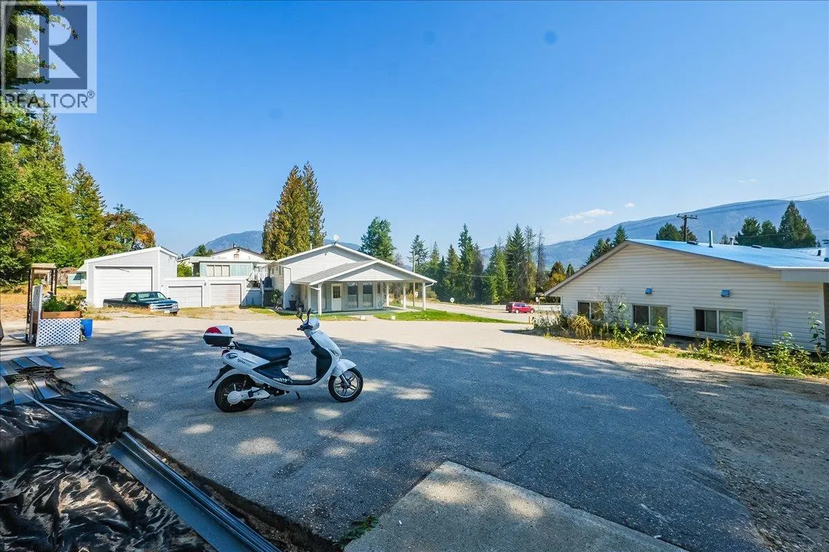 2100 Crestview Crescent