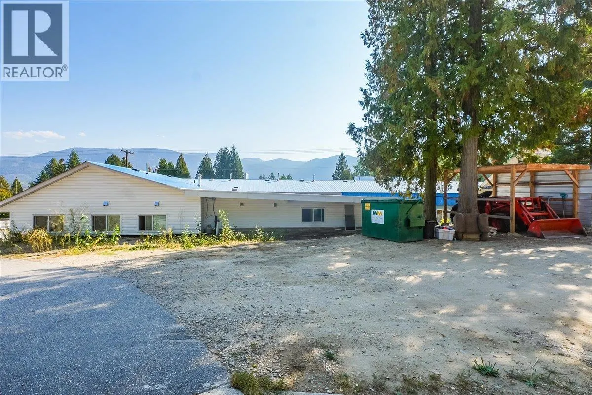 2100 Crestview Crescent