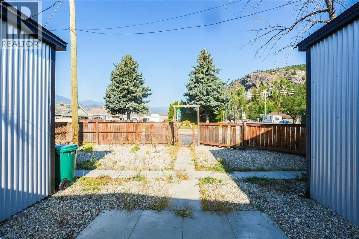 1406 FOURTH Avenue