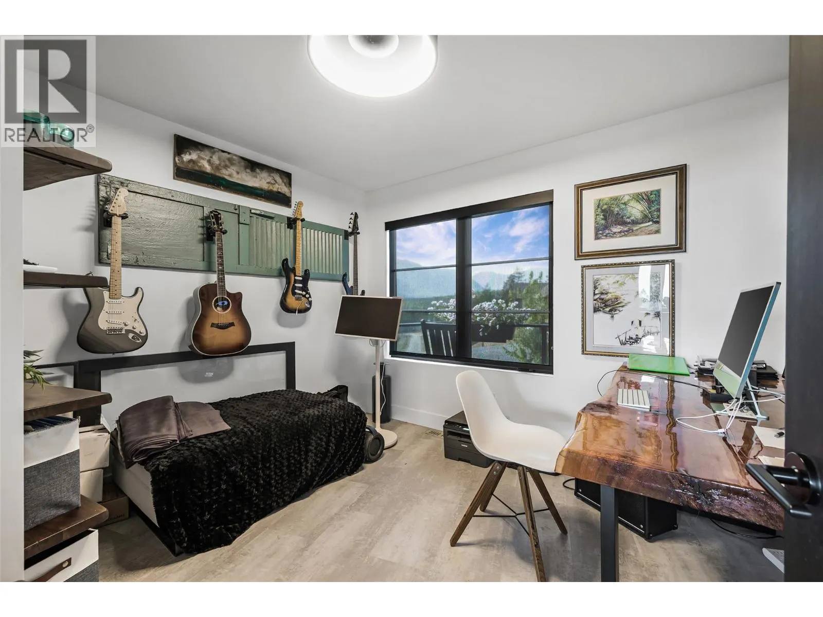 2615 Lakeview Rise