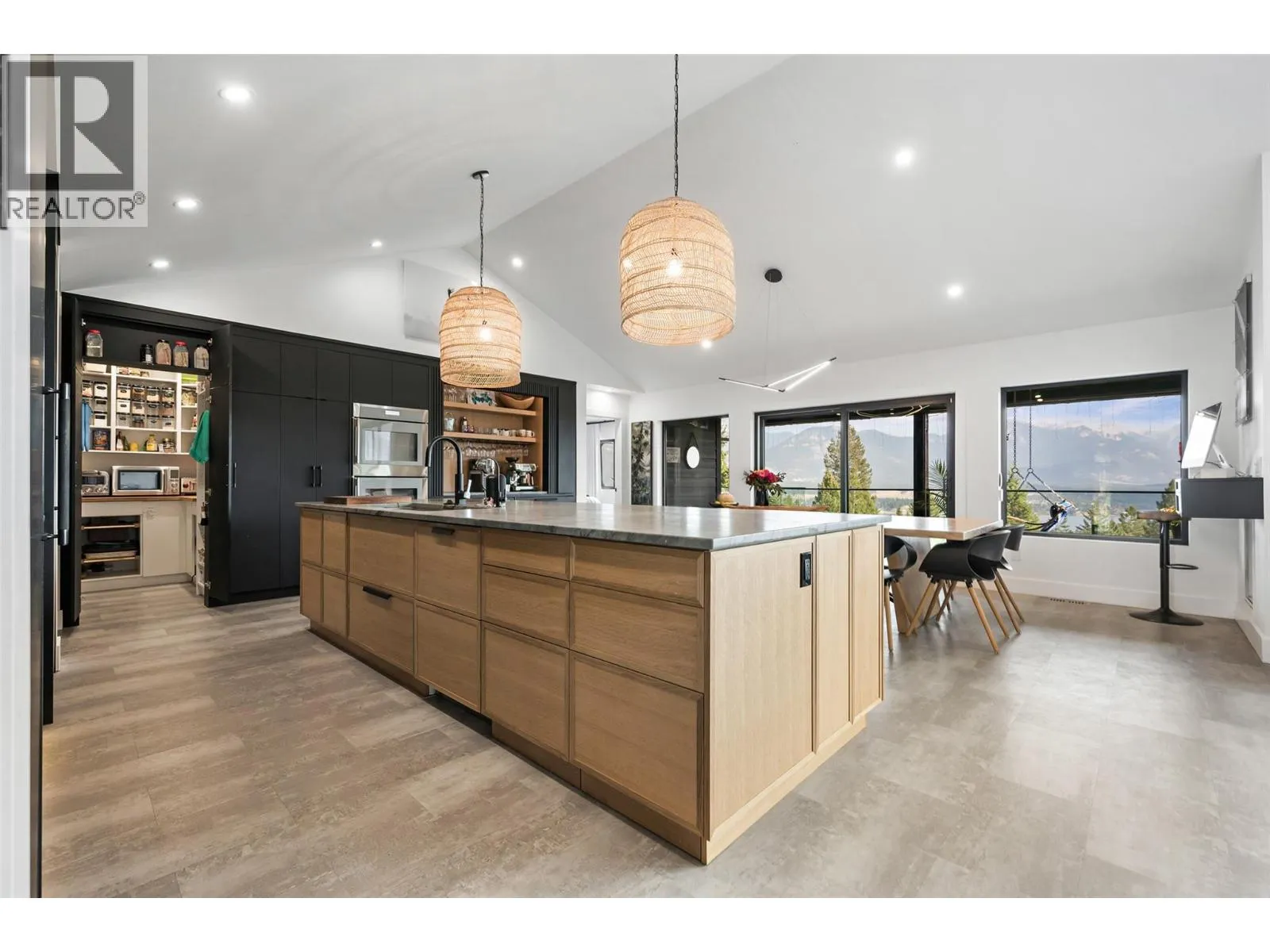 2615 Lakeview Rise