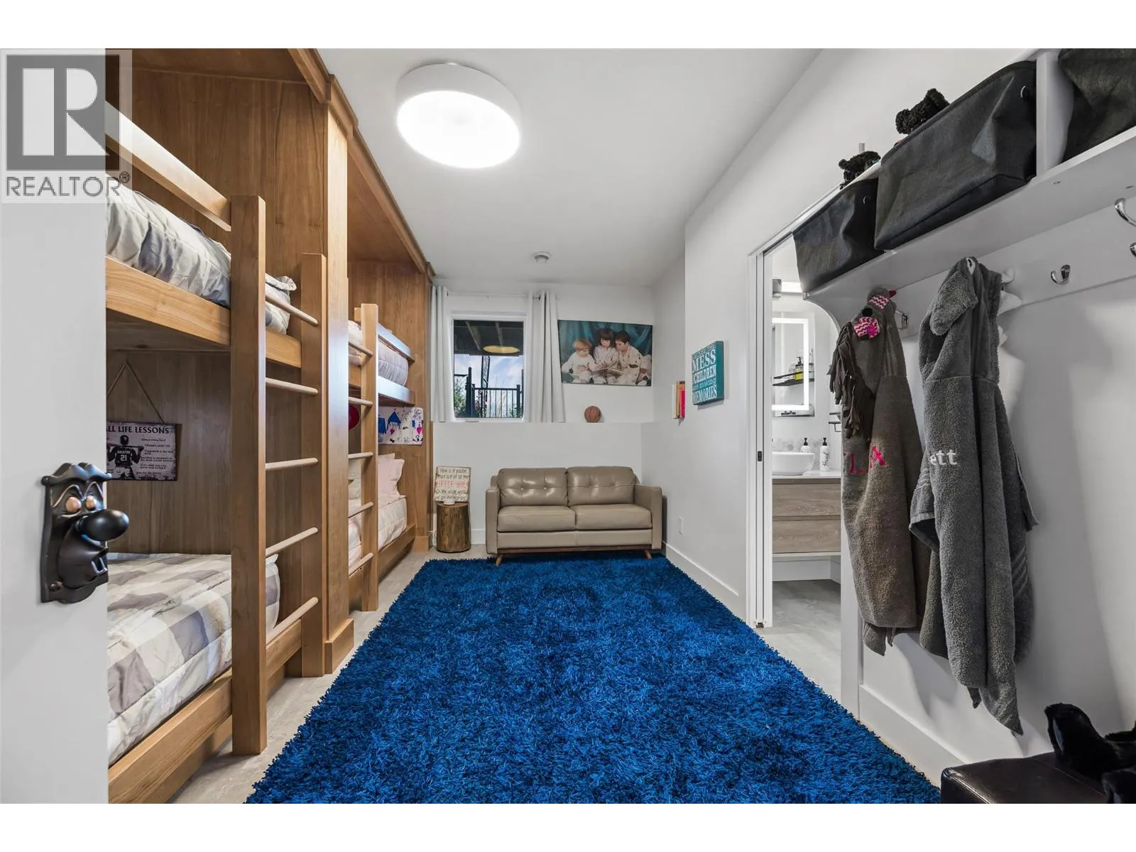 2615 Lakeview Rise