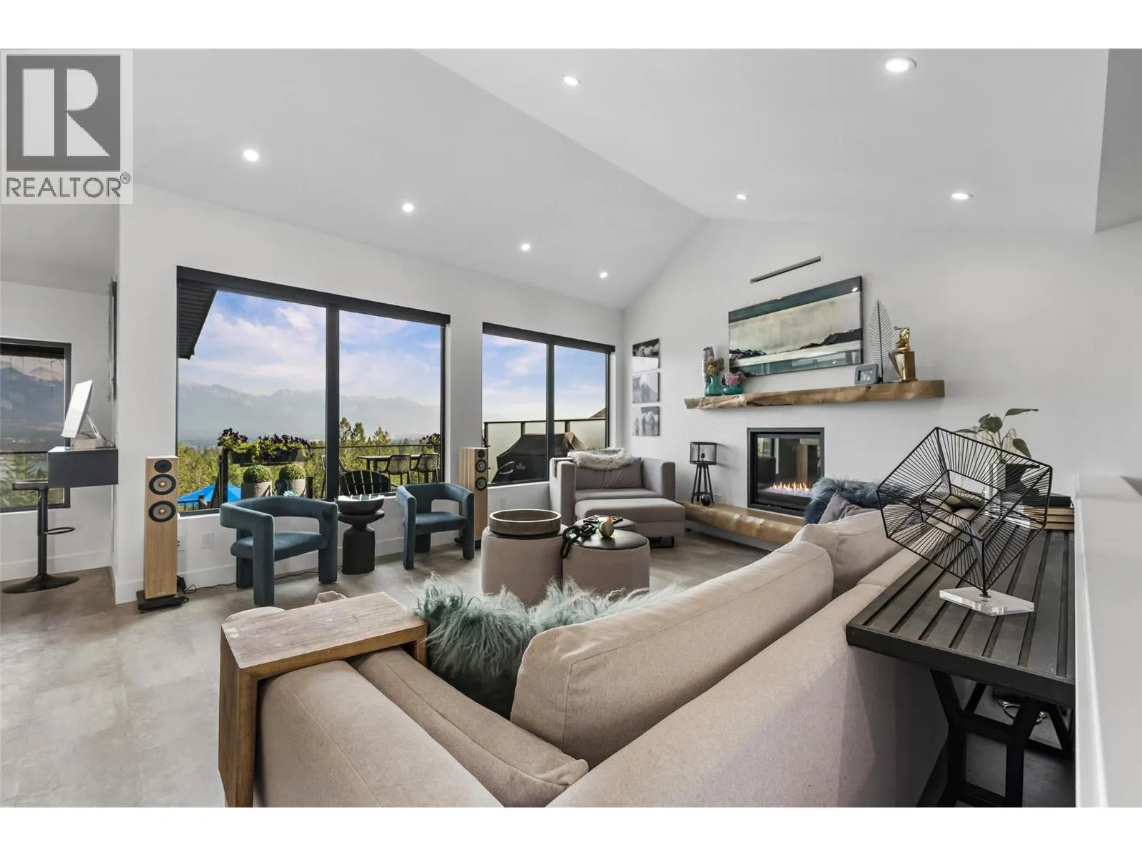 2615 Lakeview Rise