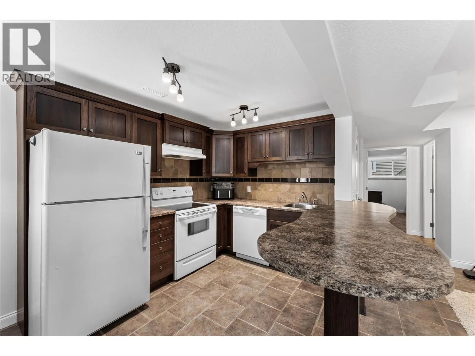 2334 Shannon Heights Place