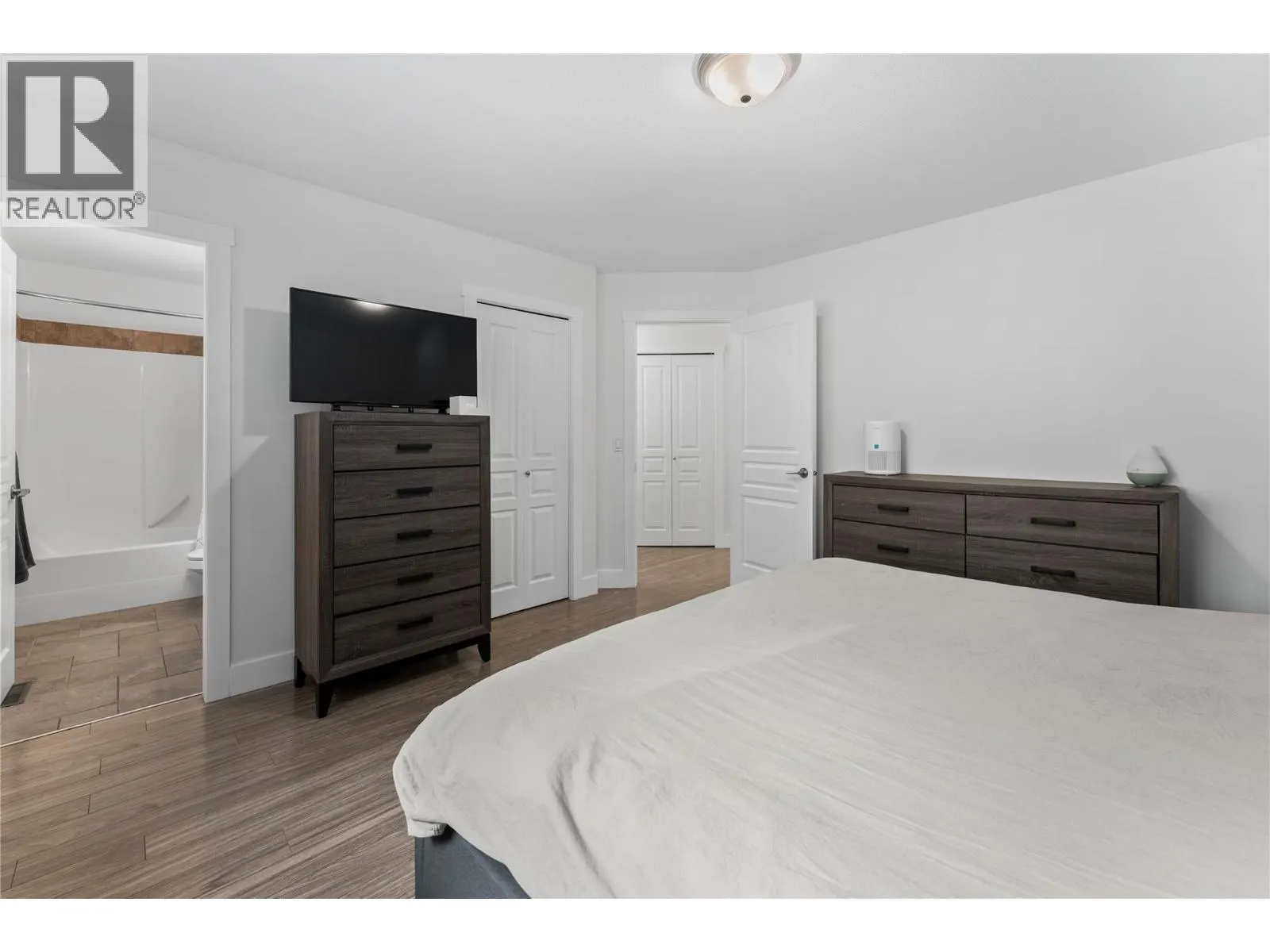 2334 Shannon Heights Place